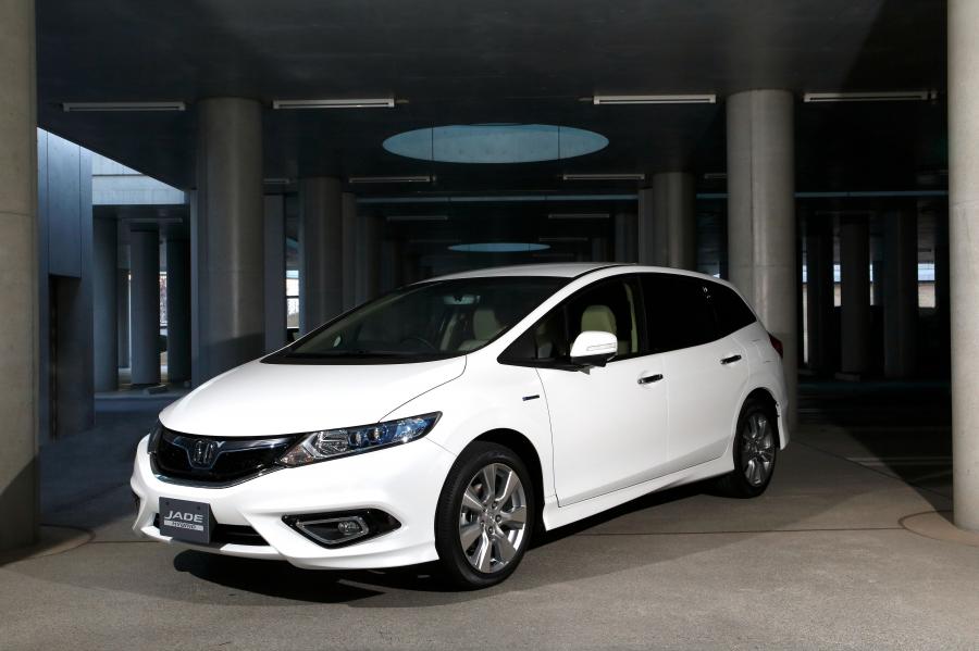  Honda Jade Hybrid 2015 года  (фото 12 из 30)